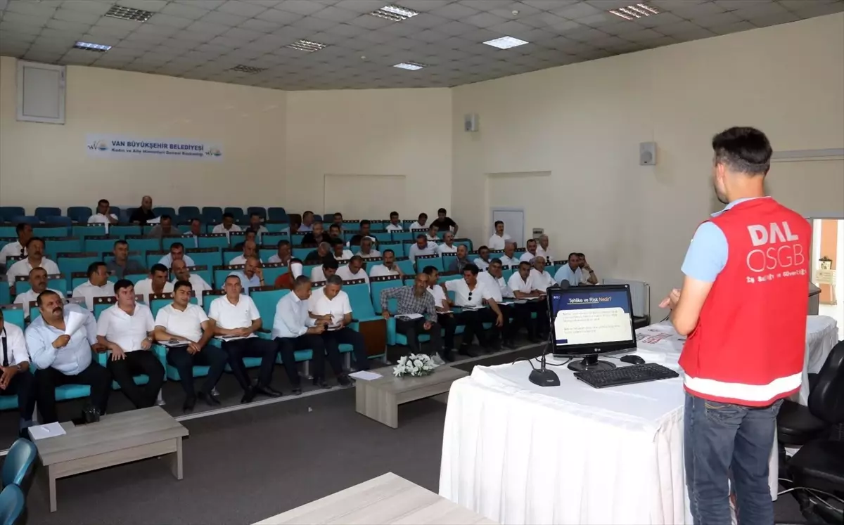 Van'da Otobüs Şoförlerine İş Sağlığı ve Güvenliği Eğitimi
