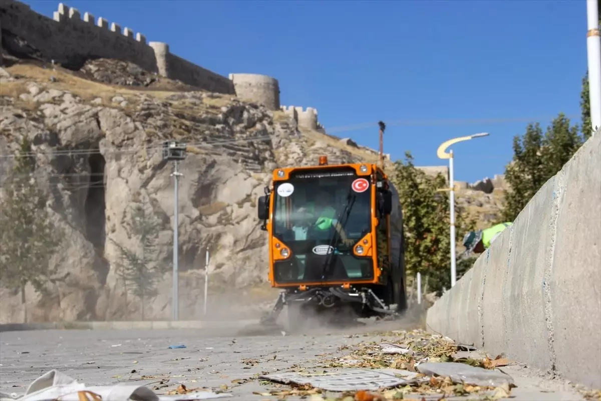 Van'da Kapsamlı Temizlik Çalışmaları Başlatıldı