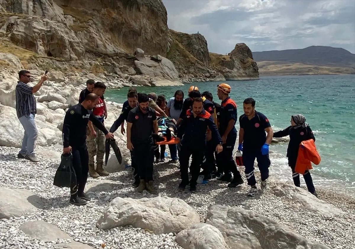 Van'da Gölde Boğulma Olayı: 15 Yaşındaki Genç Hayatını Kaybetti