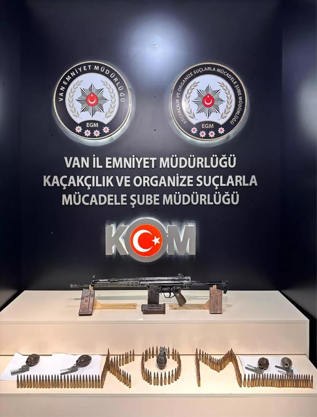 Başkale'de Araziye Gizlenmiş Silah ve Mühimmat Ele Geçirildi