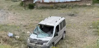 Van'da Takla Atan Kamyonetin Sürücüsü Yaralandı