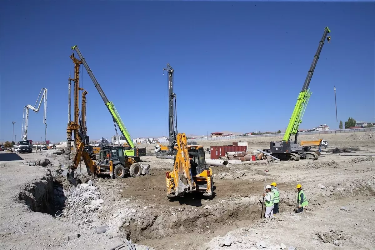 Van'da Yeni Şehir Hastanesi İnşaatı Devam Ediyor