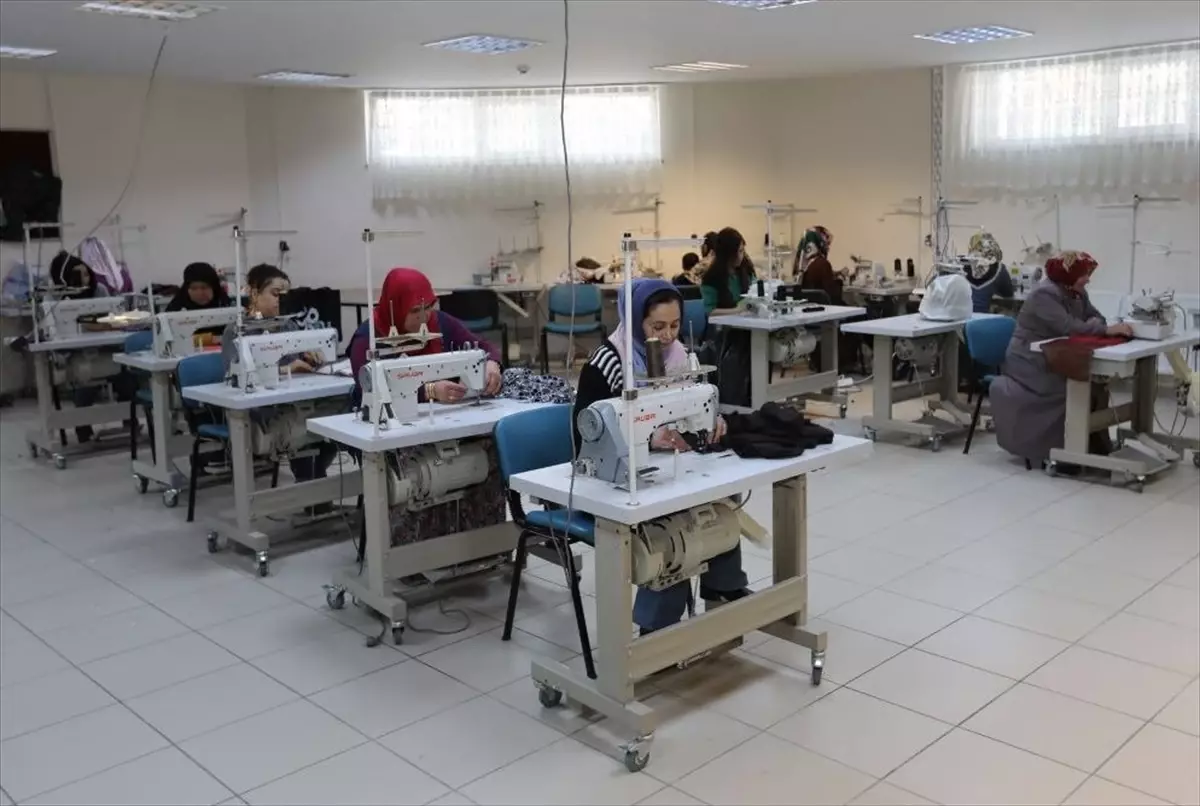 Van'da 250 Kadın, Kurslar ile Meslek Ediniyor ve Gelir Elde Ediyor