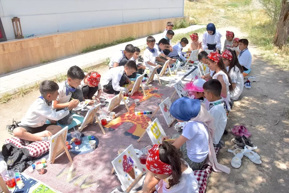 Kırsalda Sanat Etkinliği: Pınar Dereli ile Küçük Ressamlar