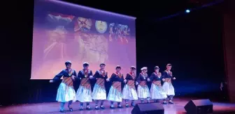 Vezirköprü'de Türk Halk Oyunları Gösterisi Düzenlendi