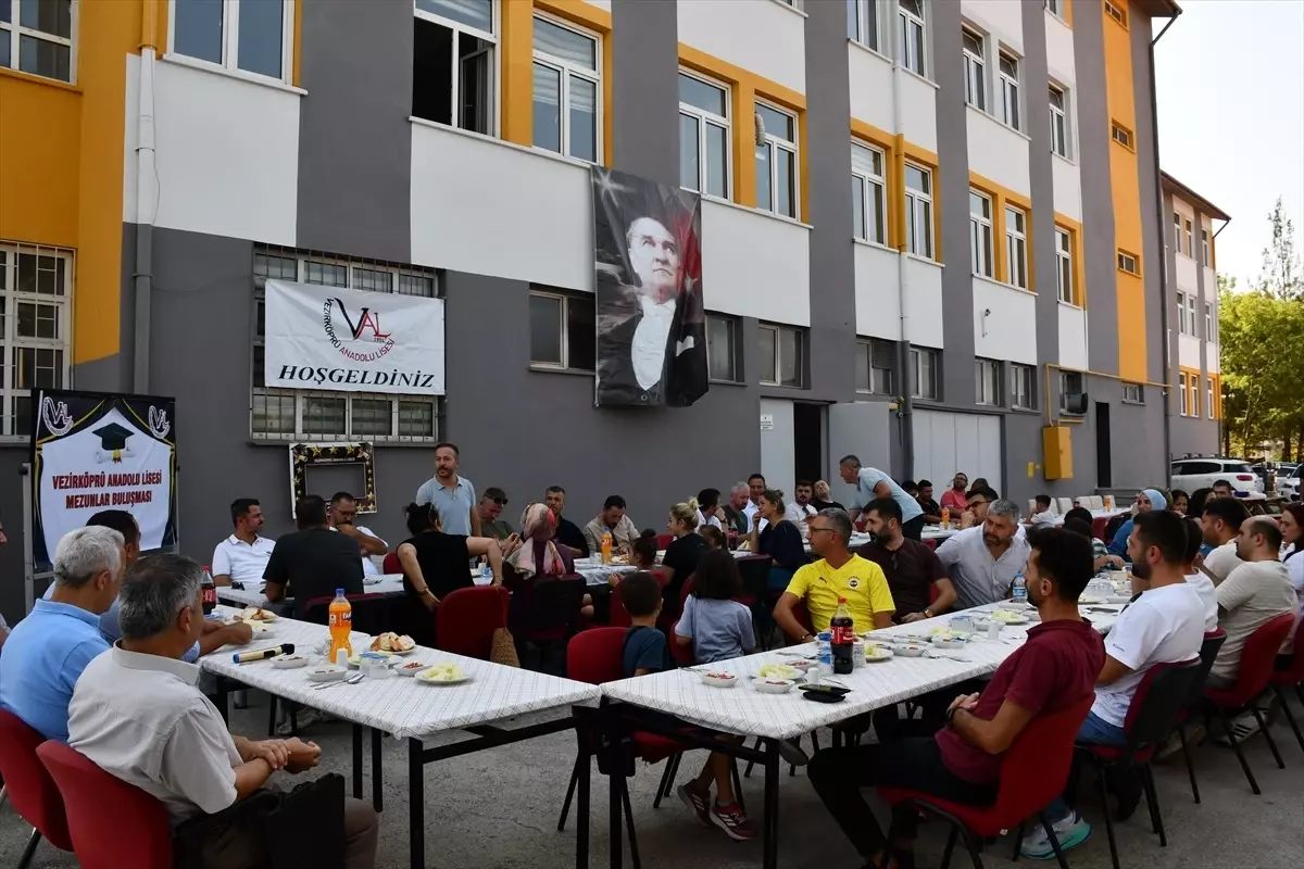 Vezirköprü Anadolu Lisesi Mezunları Pilav Gününde Bir Araya Geldi