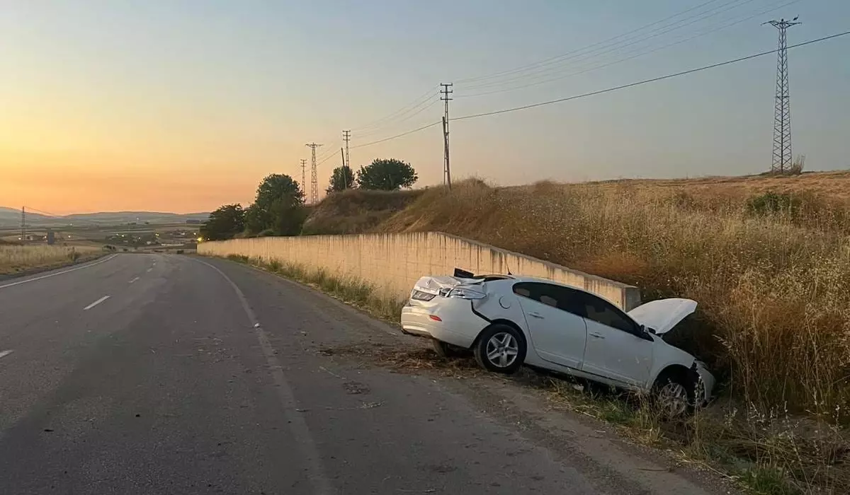 Vezirköprü'de Alkollü Sürücü Devrilen Otomobiliyle Ağır Yaralandı