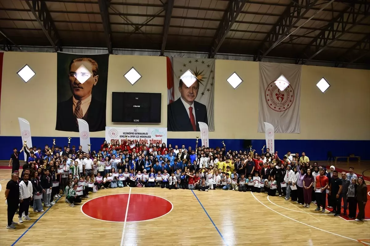 Vezirköprü'de Okul Sporları Ödül Töreni Düzenlendi