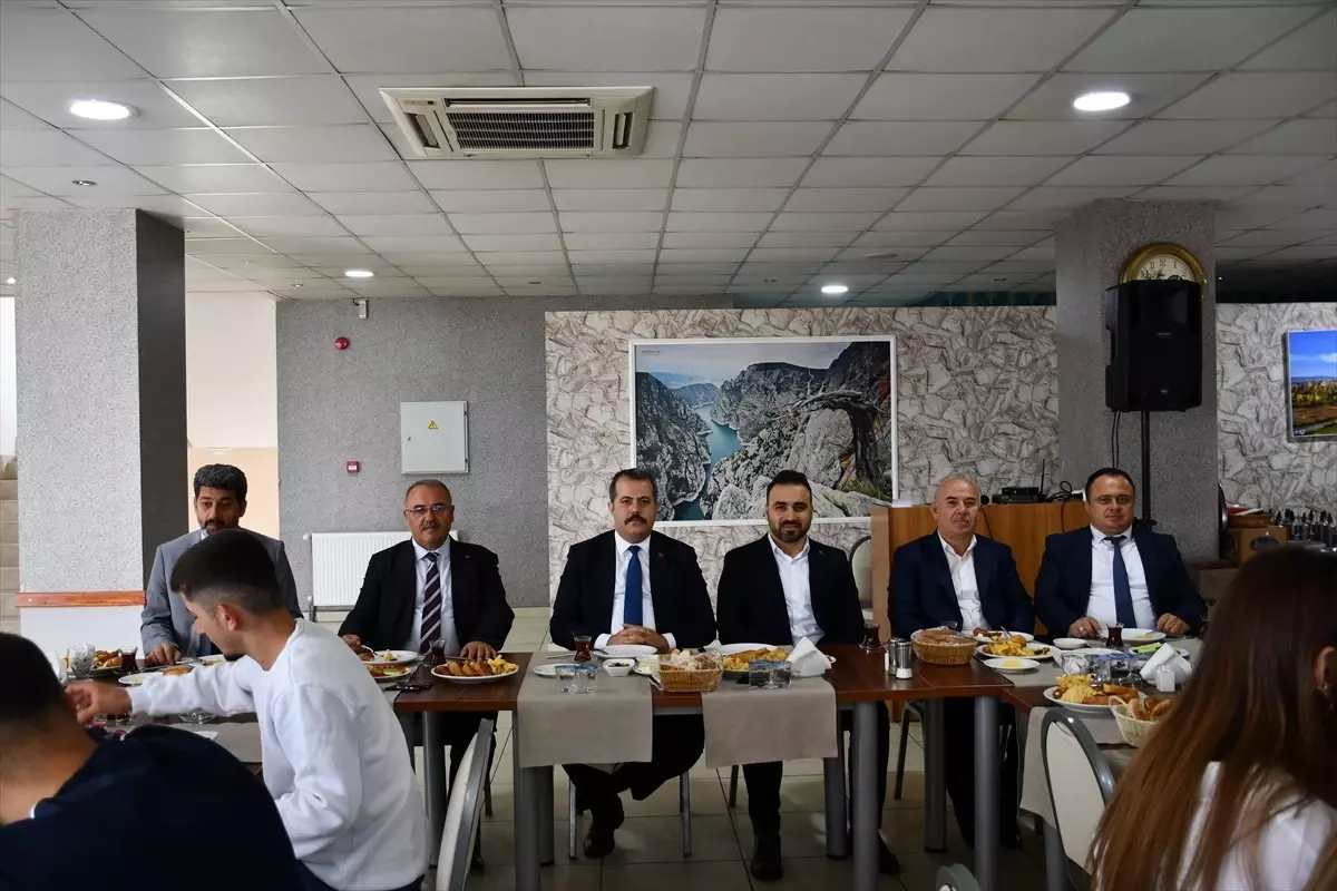 Vezirköprü'de Üniversiteyi Kazanan Öğrencilere Veda Programı Düzenlendi