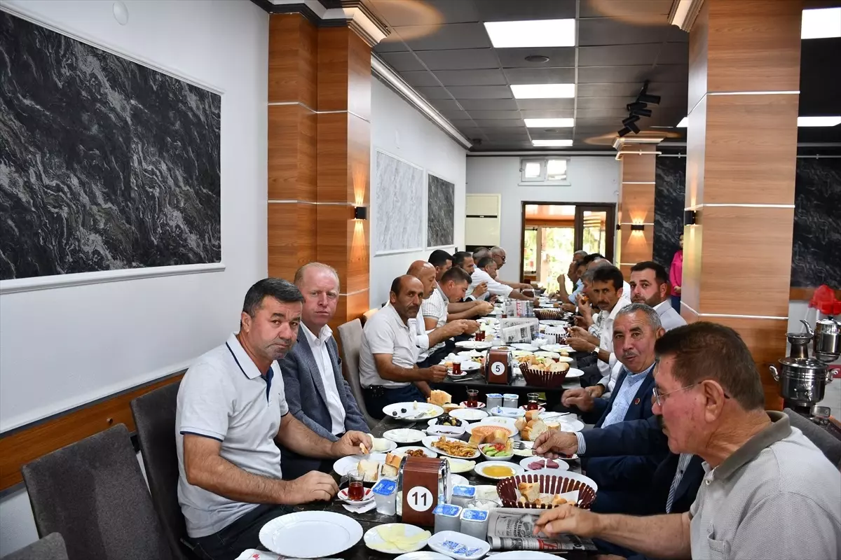 Vezirköprü Muhtarlar Derneği'nden Yerel Yönetimlerle İş Birliği Toplantısı