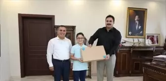 Viranşehir Kaymakamı, LGS'de 500 Puan Alan Öğrenciyi Ödüllendirdi