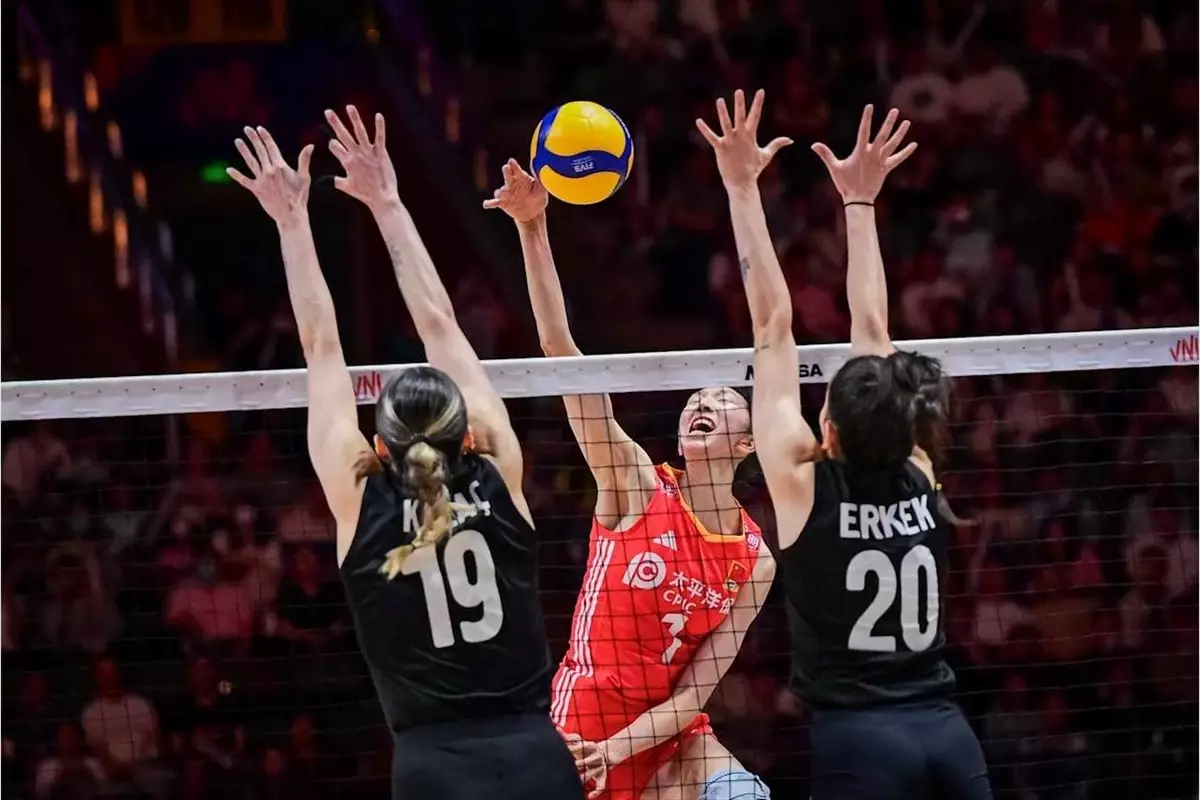 A Milli Kadın Voleybol Takımı Çin'i 3-2 Yendi