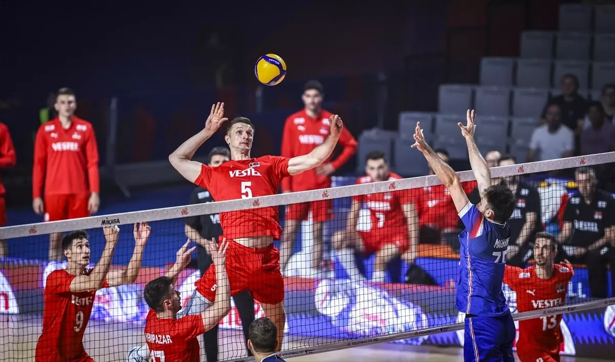A Milli Erkek Voleybol Takımı, VNL'de Fransa'ya 3-0 Yenildi