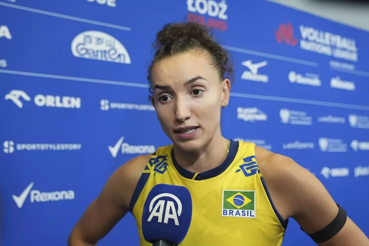 Brezilya Kadın Voleybol Takımı Kaptanı Gabi: 'Finalde İtalya ile İyi Oynamalıyız'