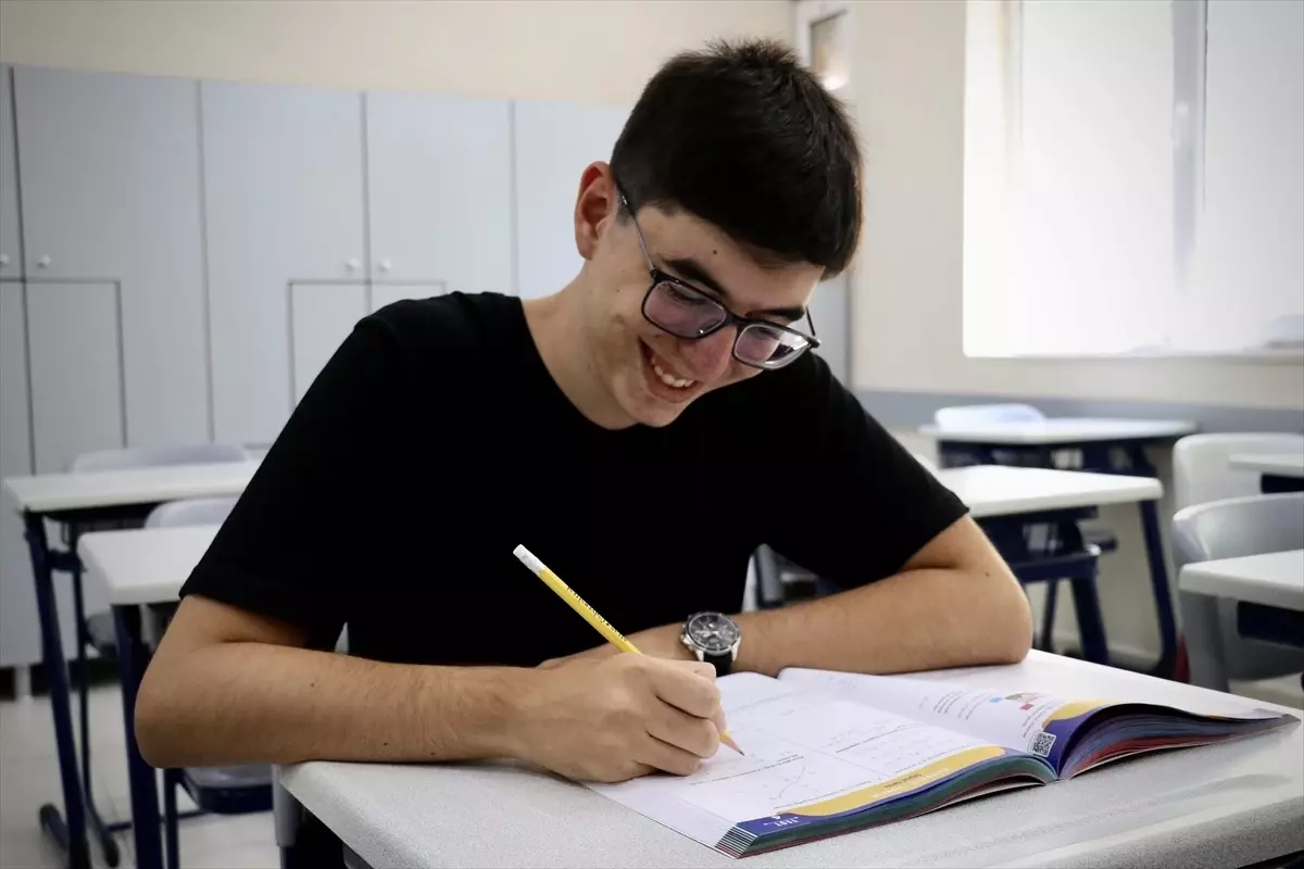 Samsun Final Fen Lisesi Öğrencisi Atakan Demir, YKS YDT'de Türkiye 5'incisi Oldu