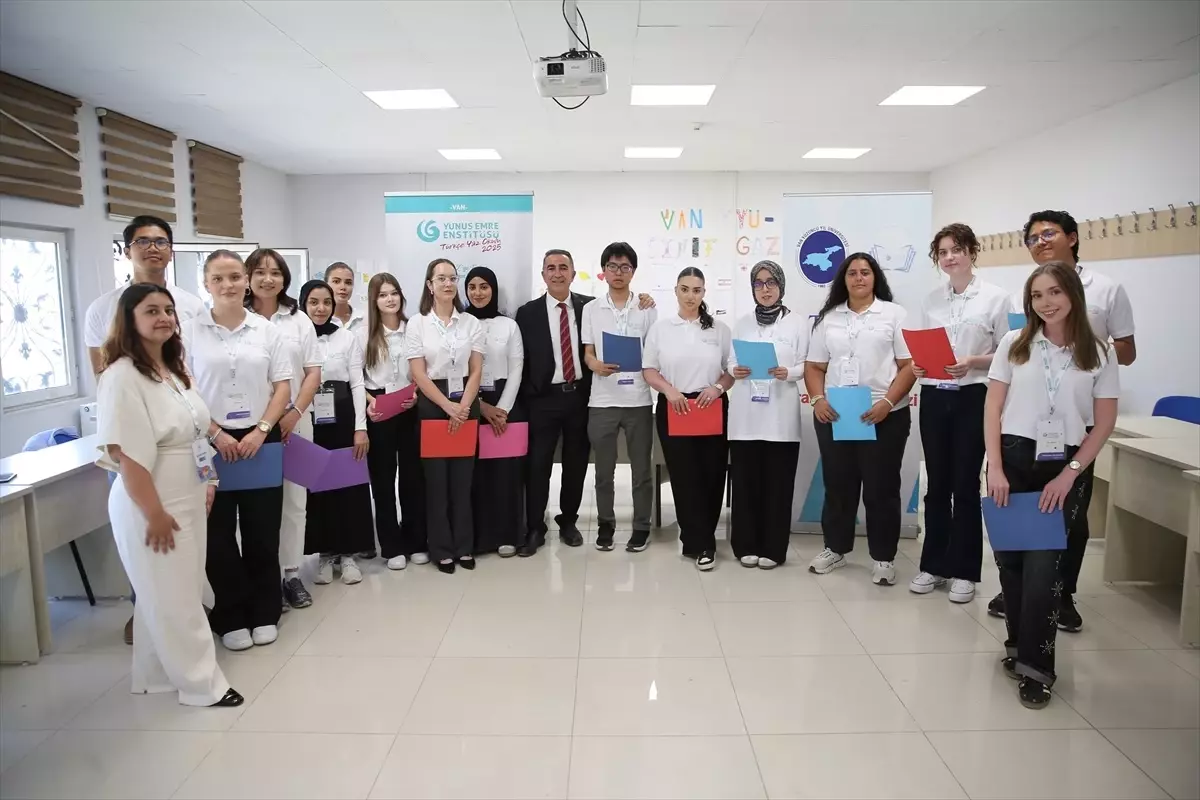 Yabancı Öğrenciler Türkçe Yaz Okulunda Yöresel Şarkılarla Eğleniyor
