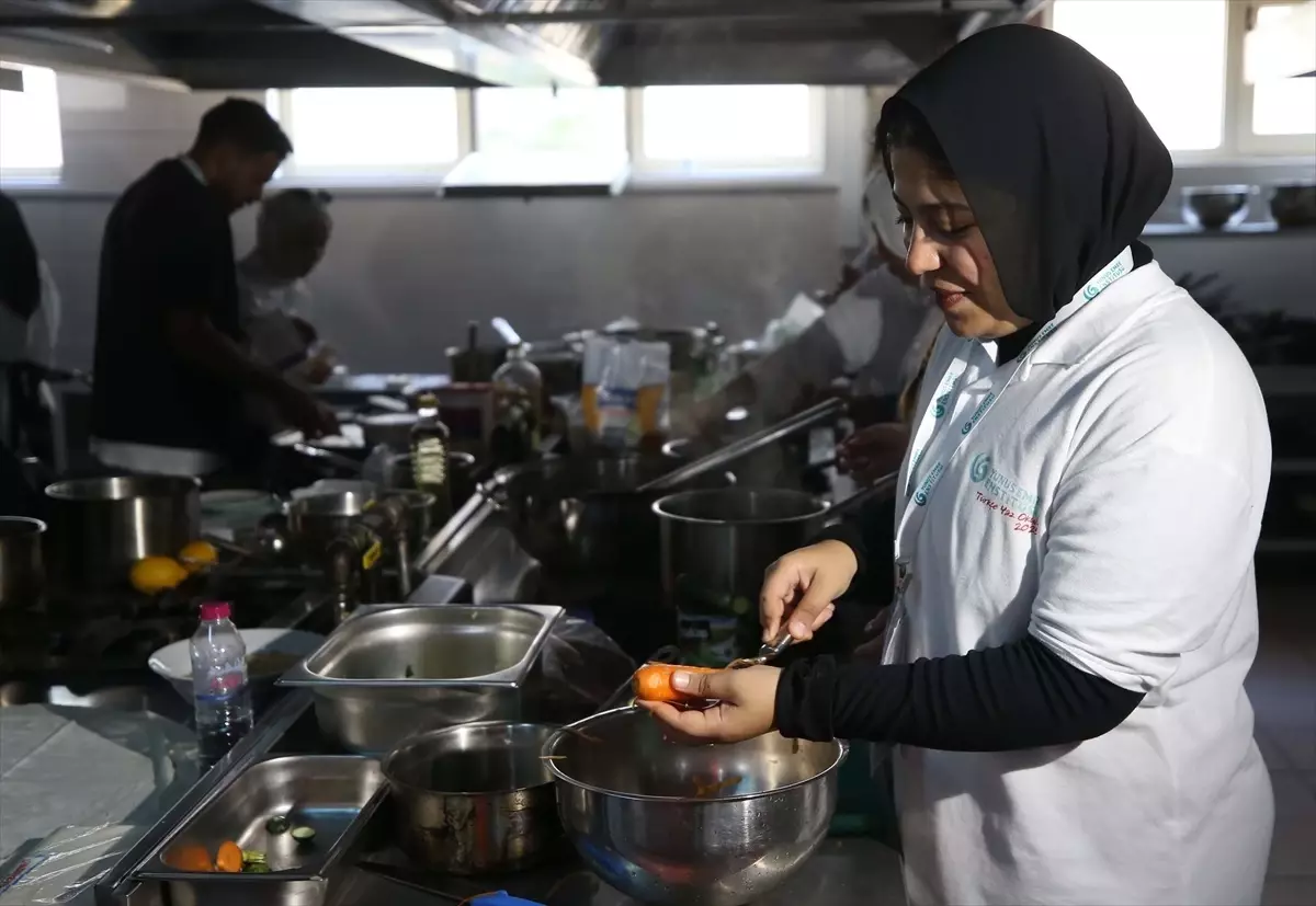 Yabancı öğrenciler, Yunus Emre Enstitüsünün yaz okulunda yöresel yemeklerini tanıttı