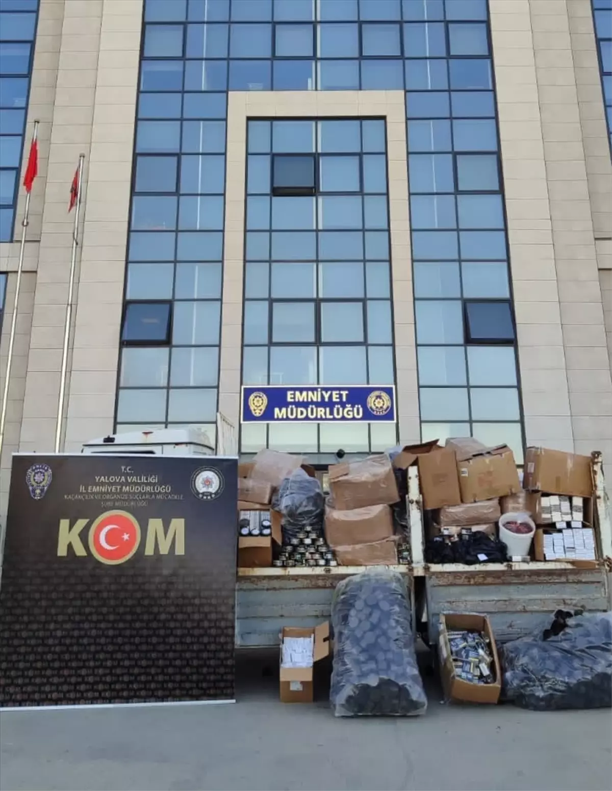 Yalova'da Kaçak Elektronik Eşya ve Tütün Operasyonu