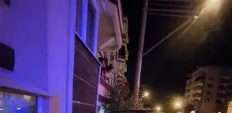 Yalova'da Kontrolden Çıkan Otomobil Binaya Çarptı