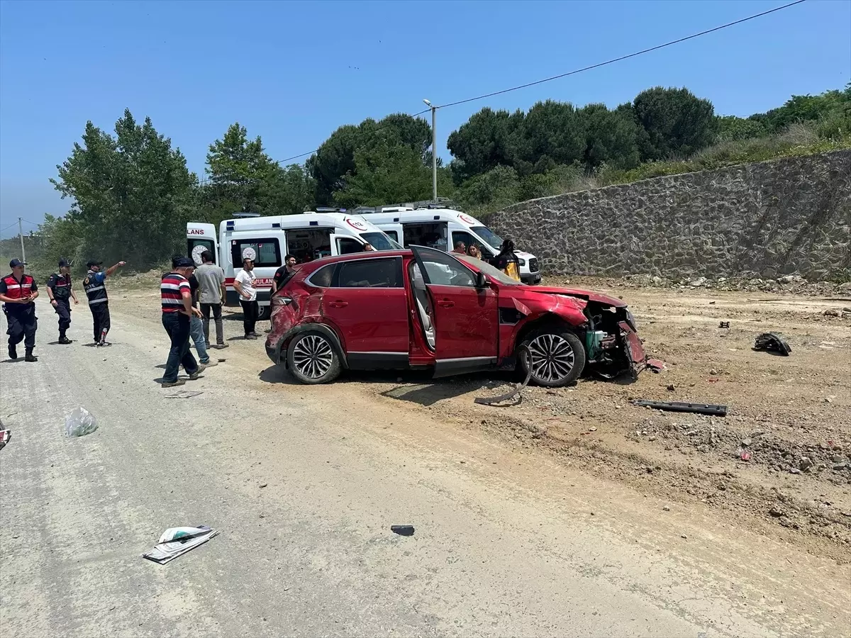 Yalova'da Elektrikli Otomobil Dağ Yolundan Düştü: 2 Yaralı
