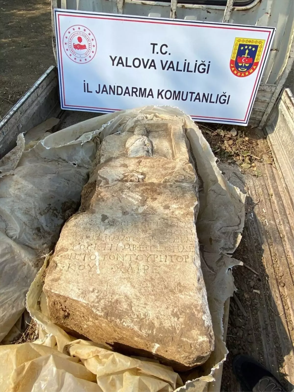 Yalova'da Roma Dönemine Ait Mezar Taşı Ele Geçirildi