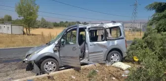 Isparta'da Refüje Çarpan Hafif Ticari Araçta İki Yaralı