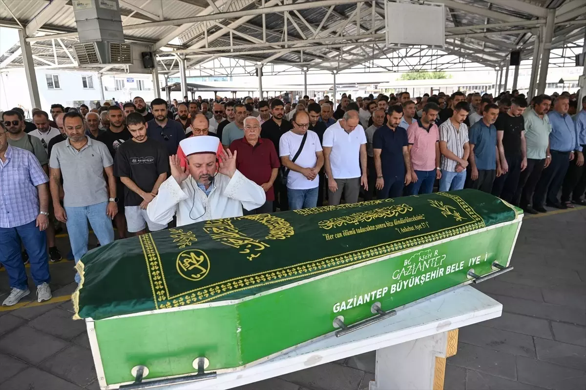 Yamaç Paraşütü Kazası: Cengiz Kalyoncu Toprağa Verildi