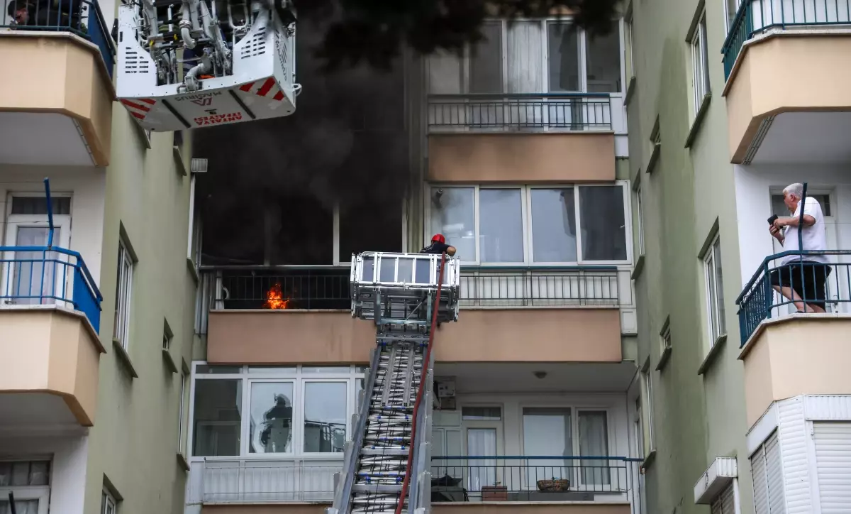 Antalya'da Yangın: 6 Kişi İtfaiye Tarafından Kurtarıldı