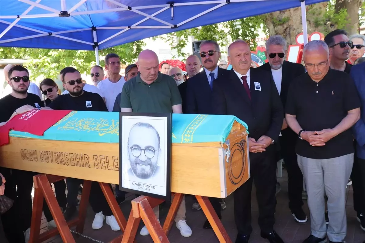 Yapımcı Ahmet Selim Tuncer Son Yolculuğuna Uğurlandı