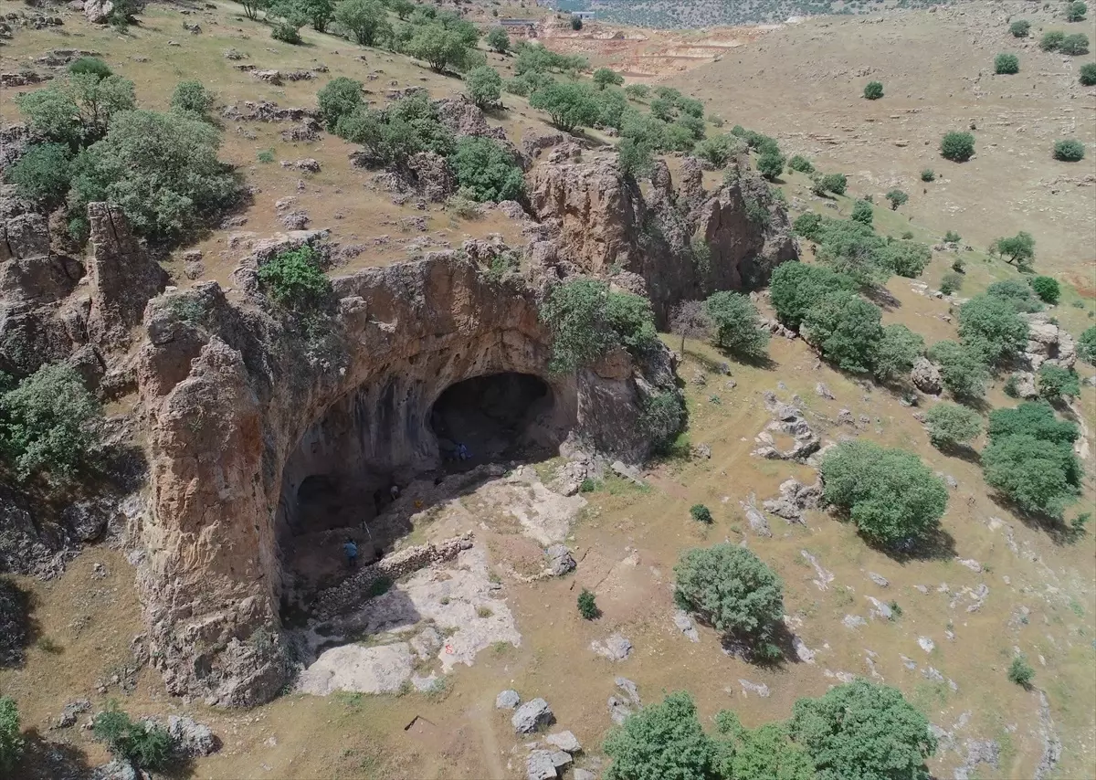 Yaşamın ilk izlerinin araştırıldığı mağarada Paleolitik Çağ'a ait yeni buluntulara ulaşıldı