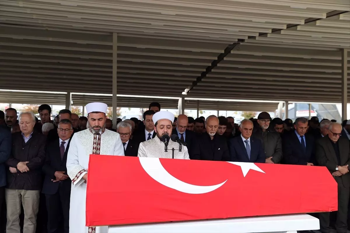 Yavuz Bülent Bakiler Son Yolculuğuna Uğurlandı