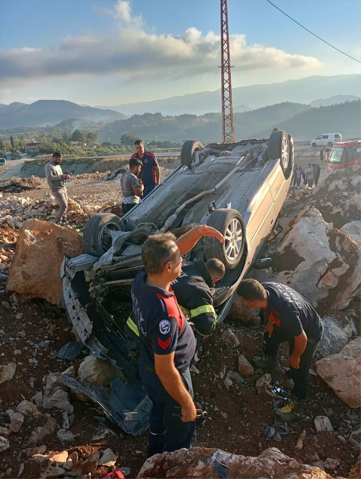 Hatay'da Devrilen Otomobilin Sürücüsü Yaralandı