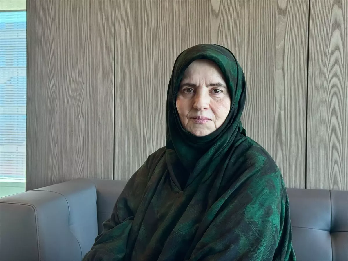 Yazar Emine Şenlikoğlu, tuzağa düşürülen gençlerin hikayesini anlattı Açıklaması