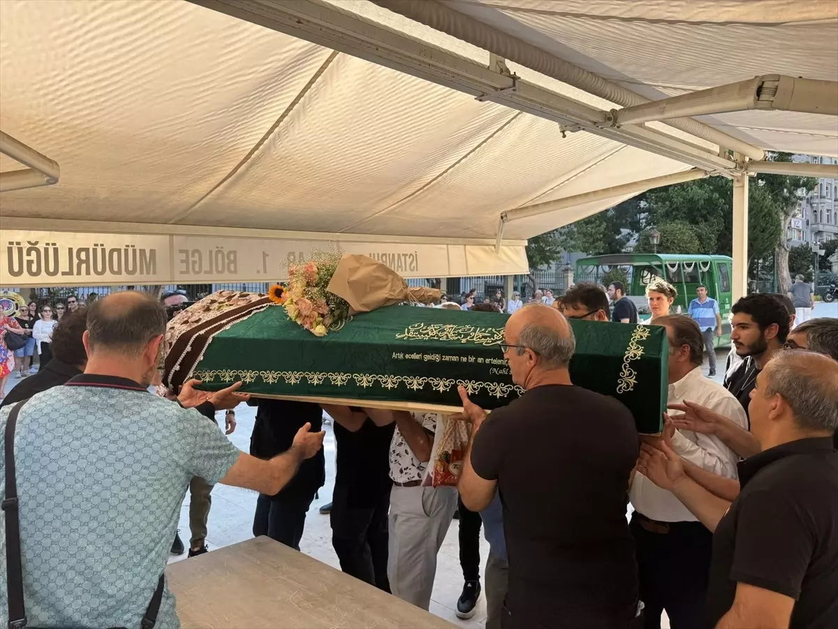 Türk Edebiyatının Çınarı Pınar Kür Son Yolculuğuna Uğurlandı