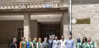 Yeşilay Kadınlar Komisyonu'ndan Öğrencilere Oyuncak Hediyesi