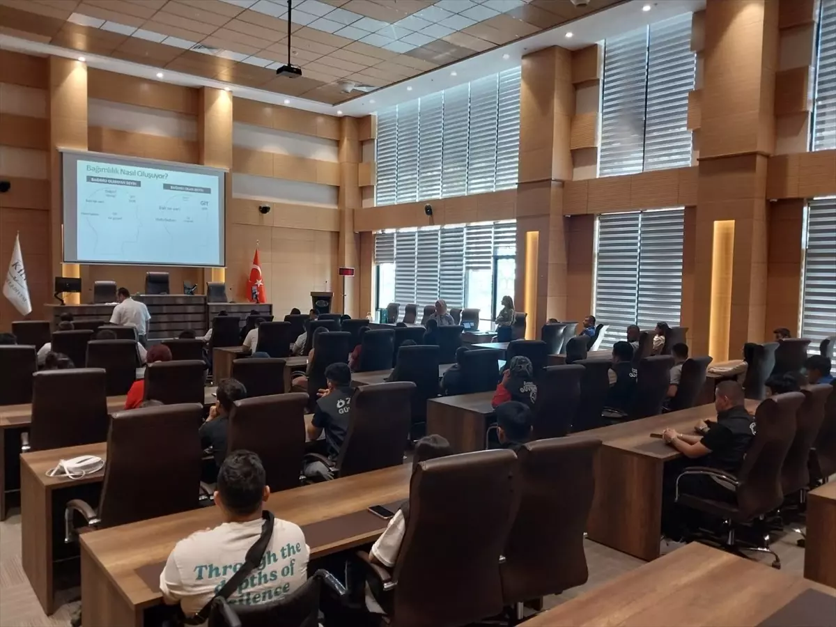 Yeşilay'dan Kilis Belediyesi Personeline Bağımlılıkla Mücadele Eğitimi