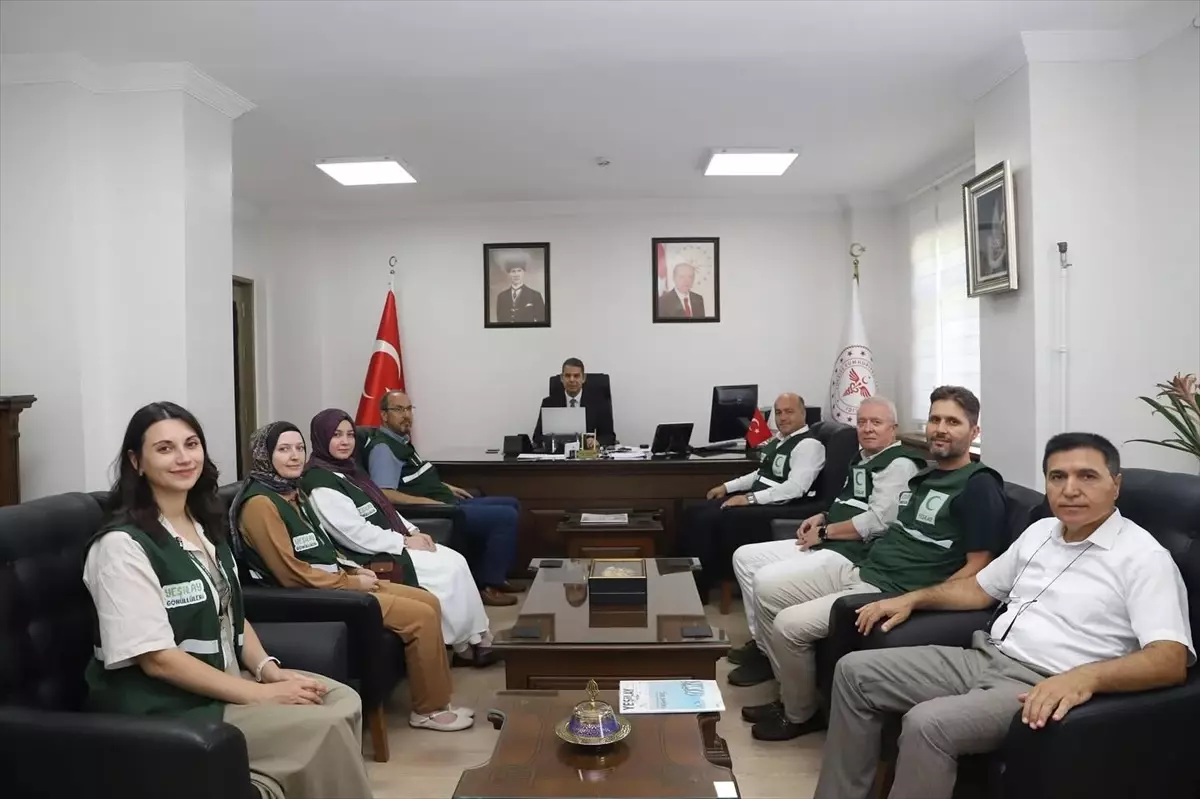 Yeşilay Edirne Şubesi Halk Sağlığı Haftası Dolayısıyla İl Sağlık Müdürlüğünü Ziyaret Etti