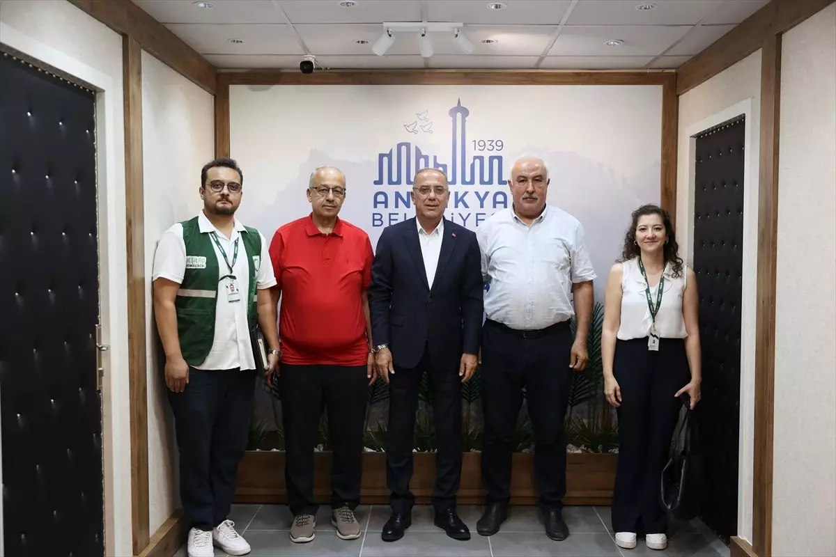 Yeşilay Hatay Şubesi, Antakya Belediye Başkanı Yapar'ı Ziyaret Etti