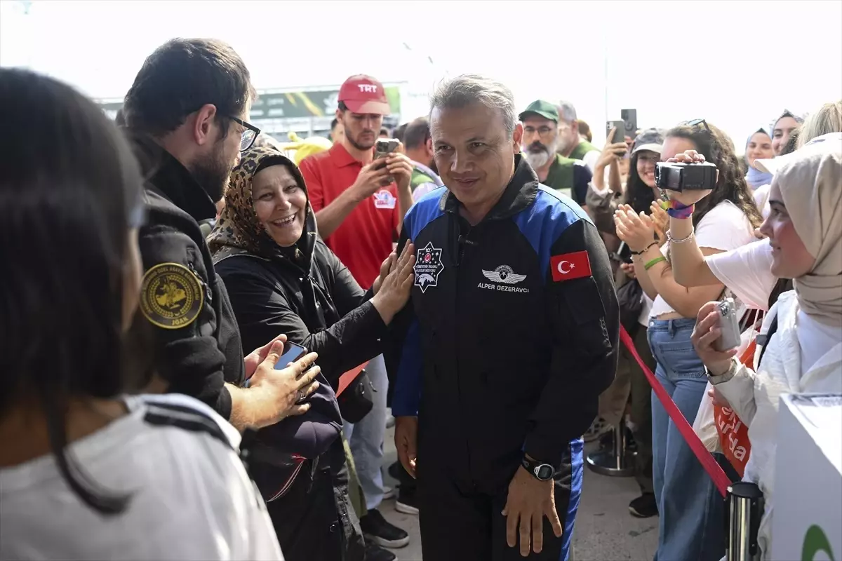 Yeşilay, Gençlerle Uzay ve Sağlıklı Yaşam Üzerine Söyleşi Düzenledi
