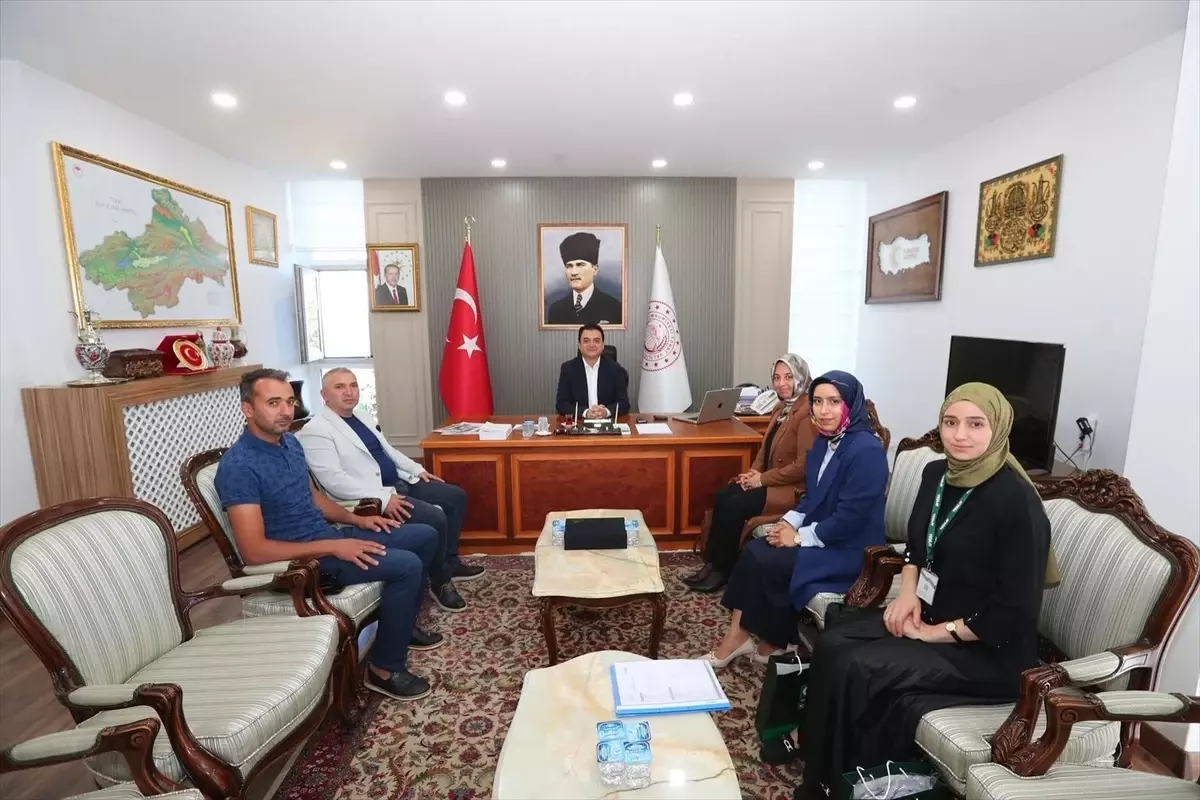 Yeşilay Tokat Şubesi Vali Köklü'yü Ziyaret Etti