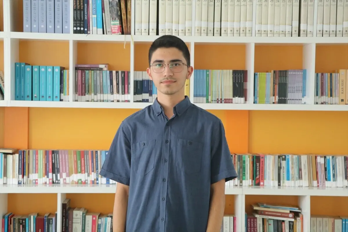 YKS Türkiye 5'incisi Yusuf Arda Özkan, Sürecini Gazze'deki Yaşıtlarına Armağan Etti