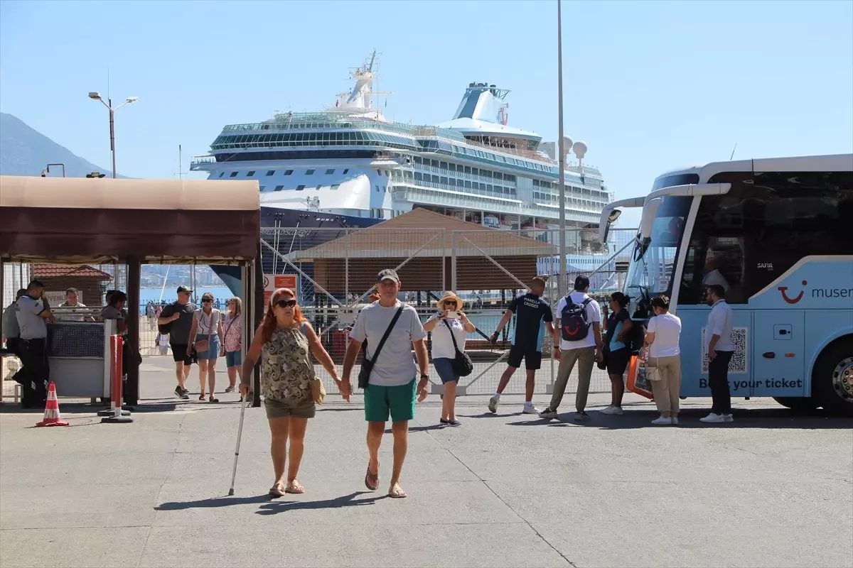 Marella Discovery 2 Kruvaziyeri Alanya'ya Ulaştı