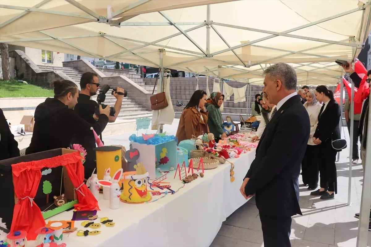 Yozgat'ta Kadın Kursiyerlerin El Emeği Sergilendi