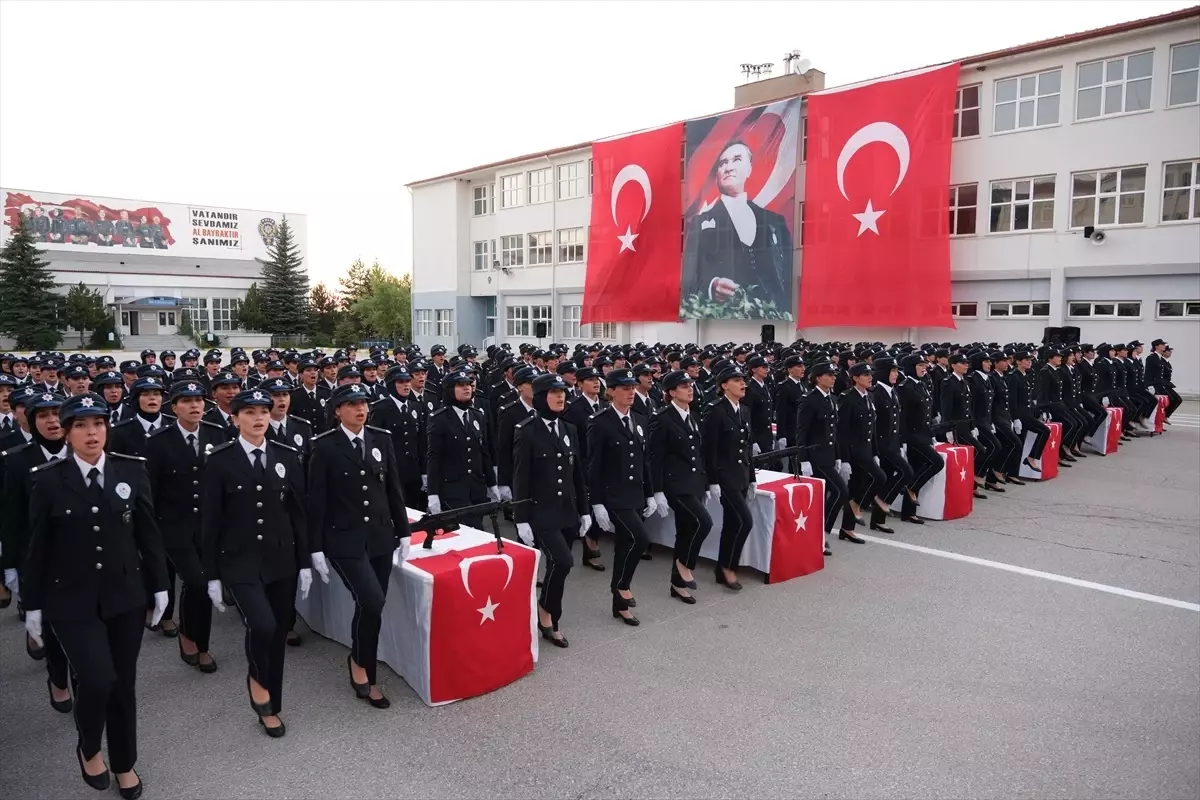 Yozgat'ta eğitimini tamamlayan 297 kadın polis adayı mezun oldu