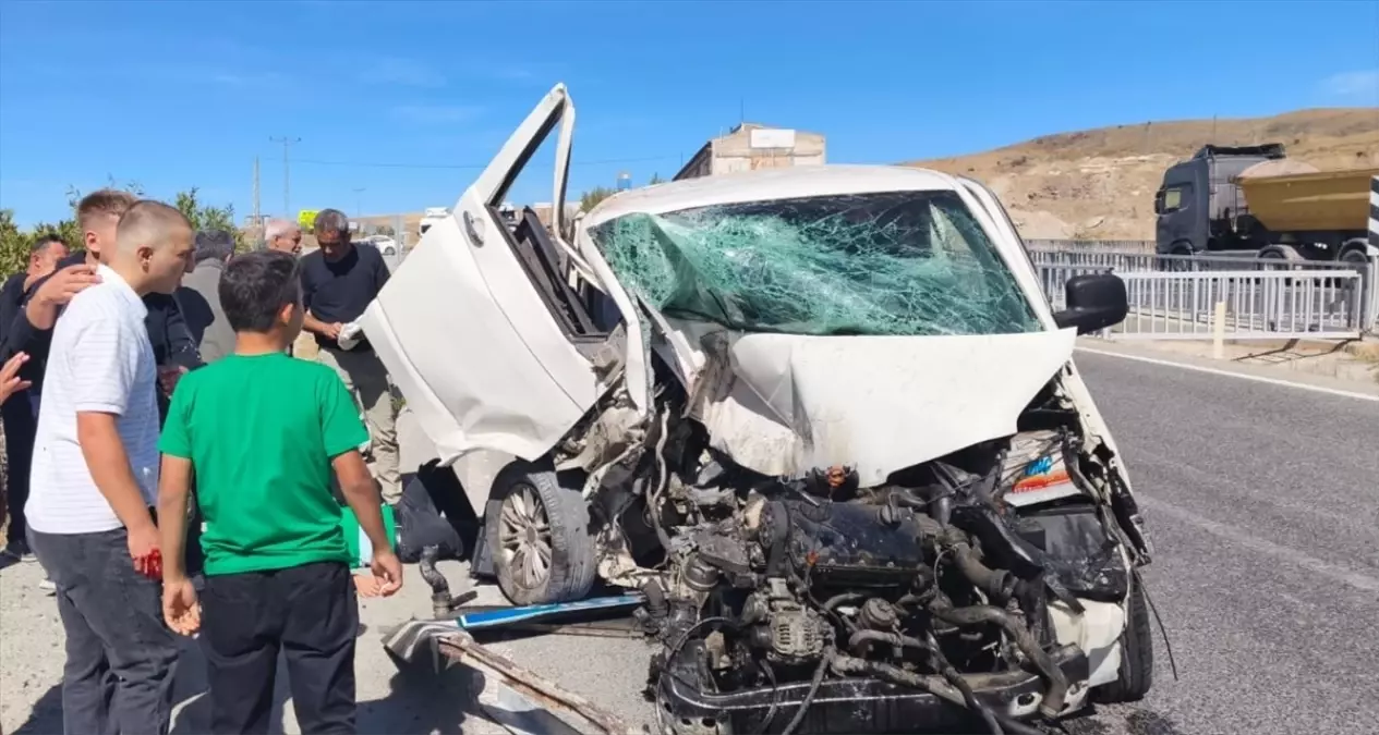 Yozgat'ta İki Otomobil Çarpıştı: 5 Yaralı