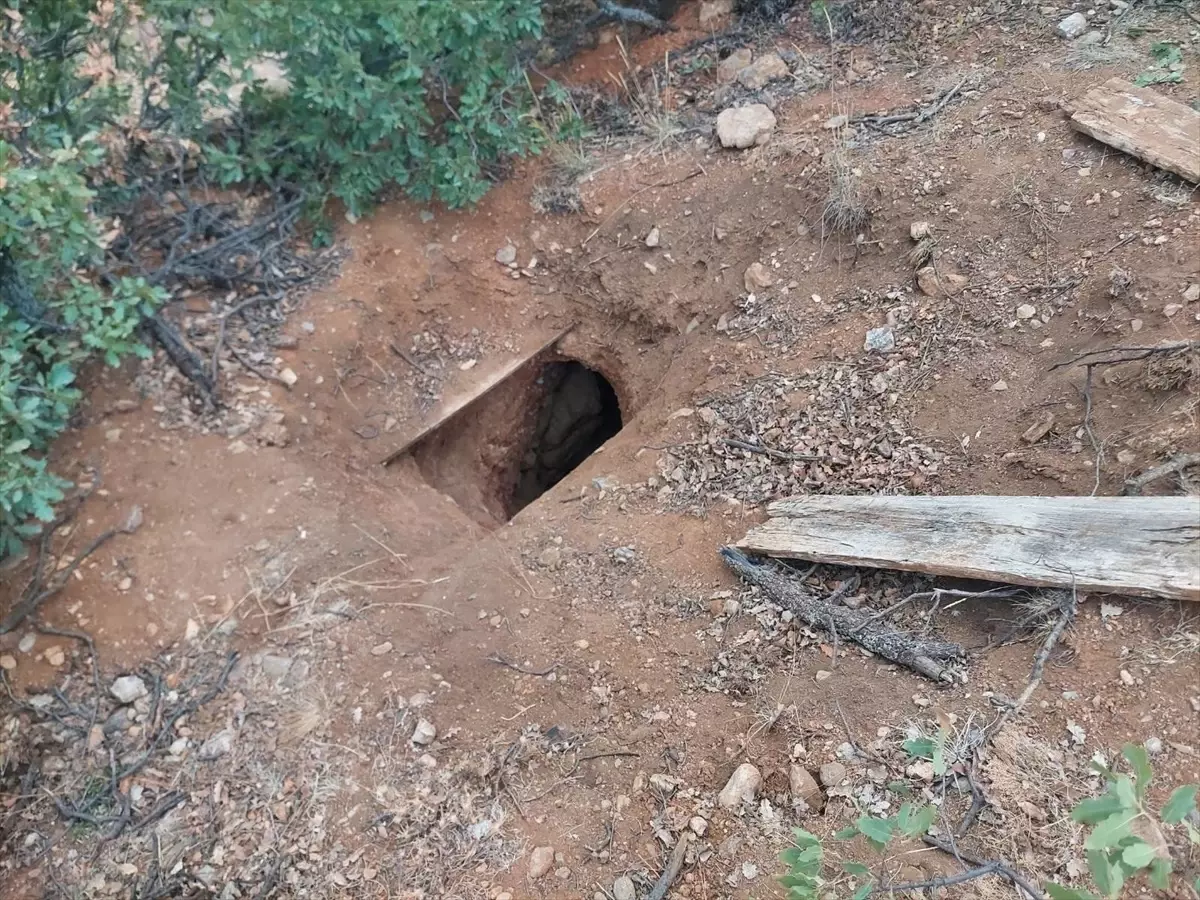 Yozgat'ta İzinsiz Kazı Yapan 4 Zanlı Gözaltına Alındı