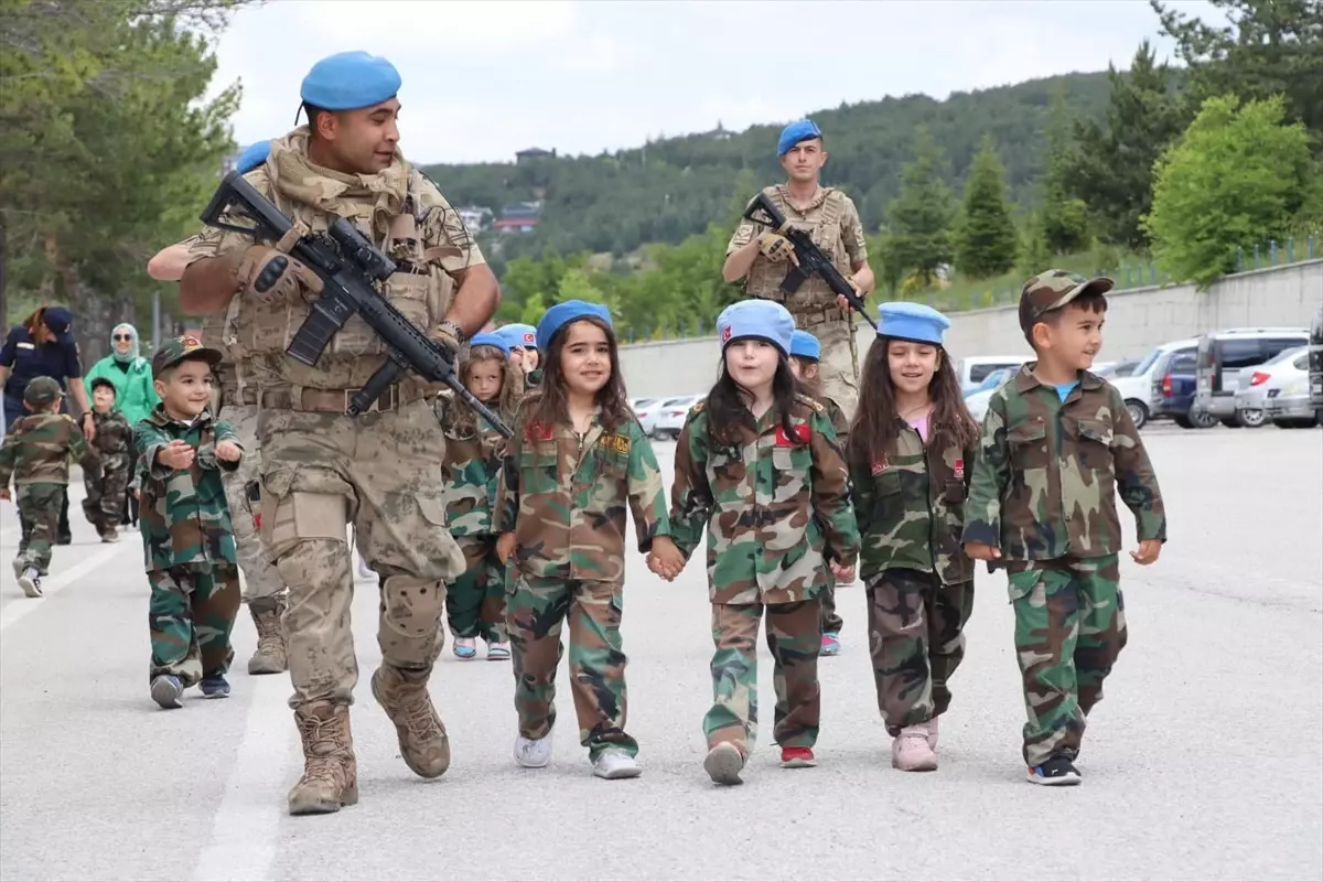Yozgat'ta Öğrenciler Jandarma Teşkilatını Ziyaret Etti