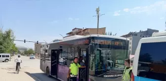 Yüksekova'da Trafik Denetimi: Sürücüler Bilgilendirildi