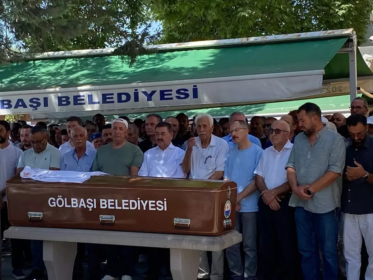 Yumurta Kabuğu Oyma Sanatçısı Hamit Hayran Son Yolculuğuna Uğurlandı