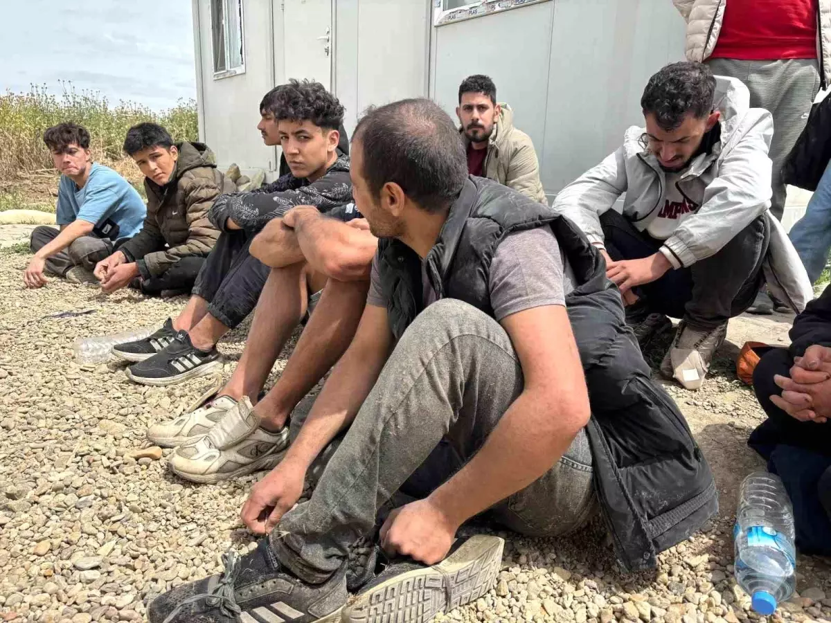 Yunan Güçleri, 18 Kaçak Göçmeni Türkiye'ye İtti